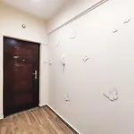 Belatrix Apartment Warna